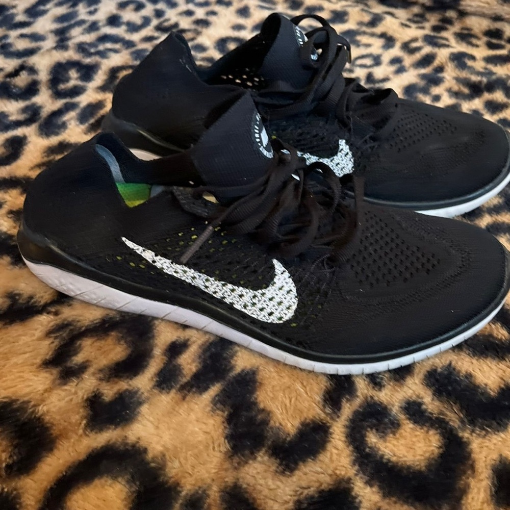 Nike Free Run Flyknit Black and White sneakers size 7